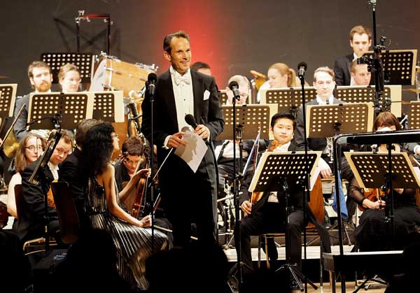 Neujahrskonzert-sven-gnass-und-orchester